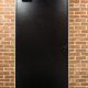 דלת אלומיניום בצבע שחור עם מחזיר שמן
