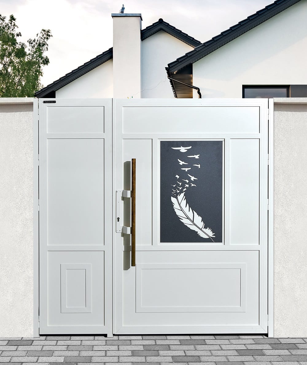 דלת כניסה עם זכוכית מודפסת